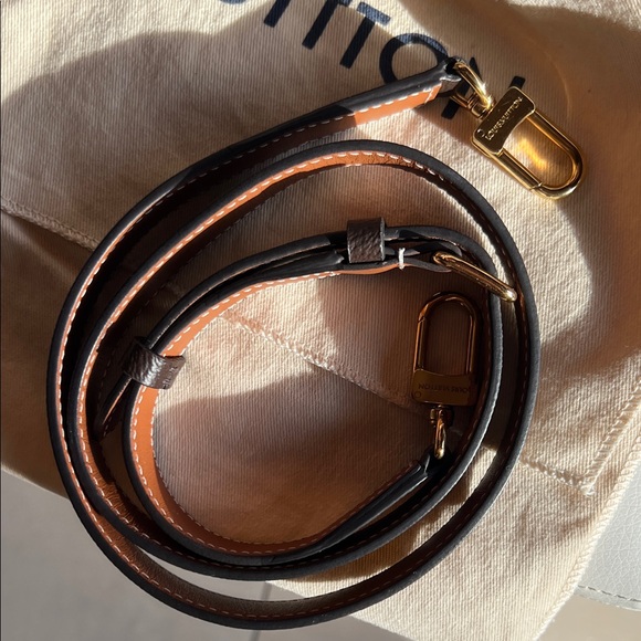 Louis Vuitton Glossy Black Satchel with Gold Hardware - Picture 8 of 16